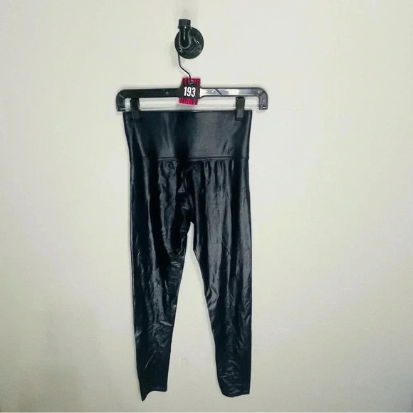 CARBON38 $128
Legging in Takara Shine XS - Picture 3 of 4